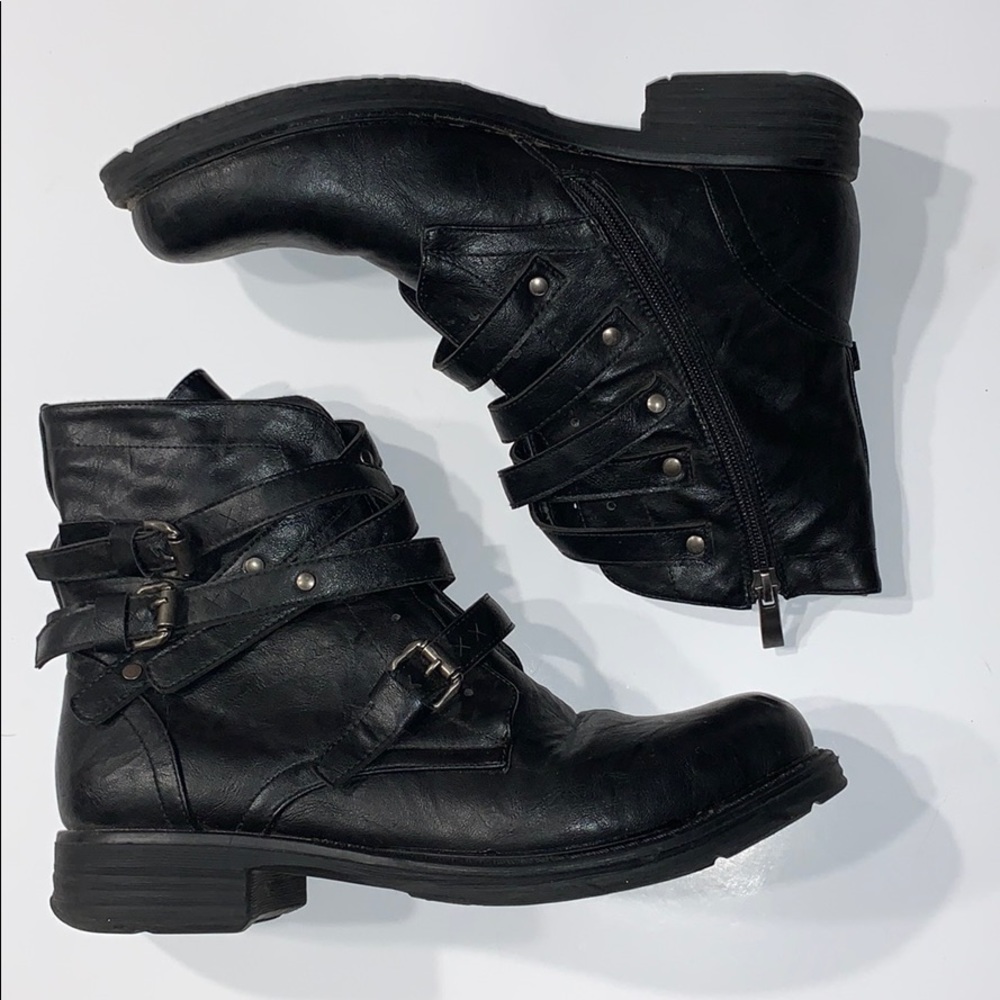 Combat boots